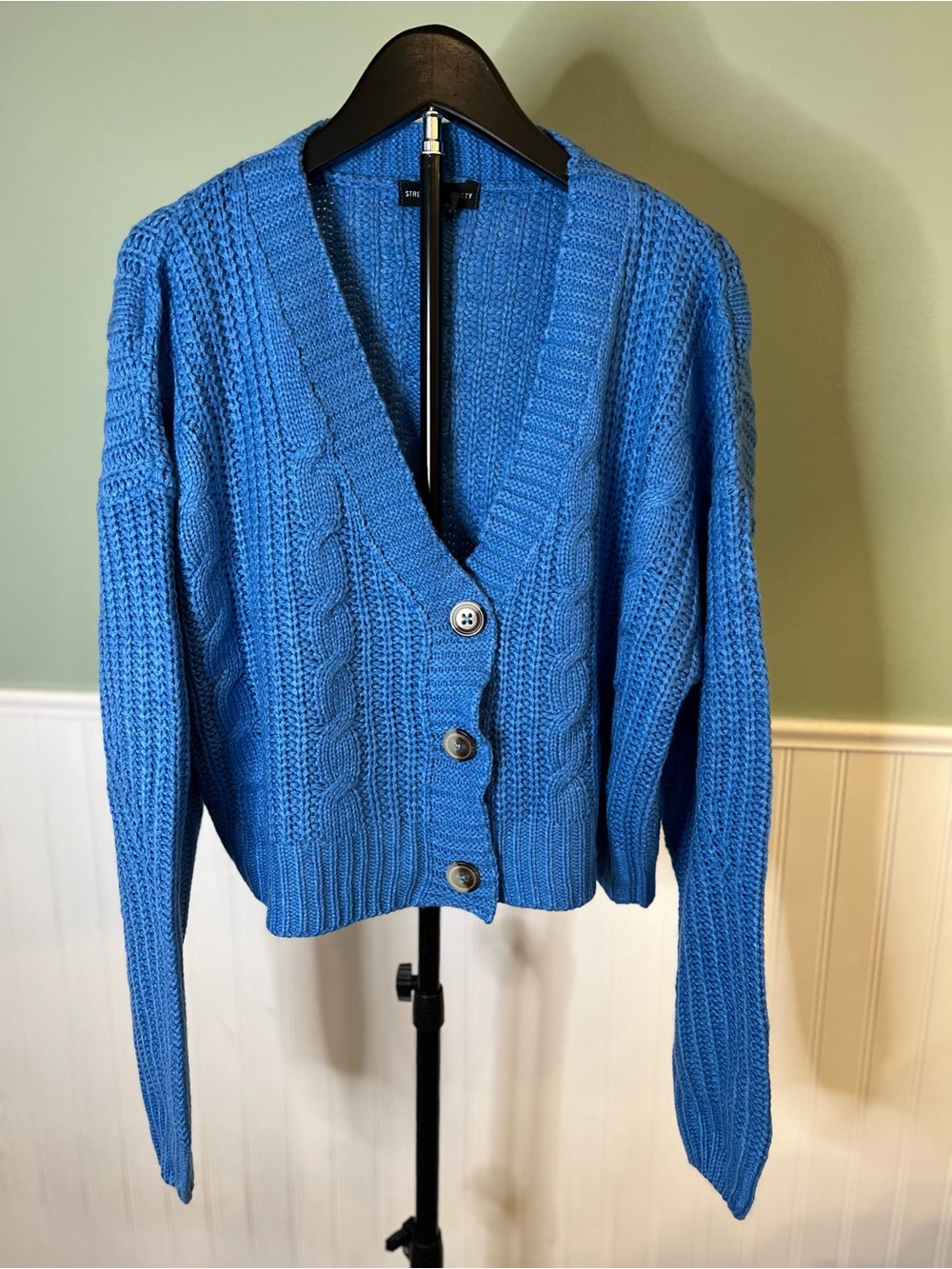 Cozy Loose Fit Electric Blue Cable-Knit Button Front Cropped Cardigan. Size XL